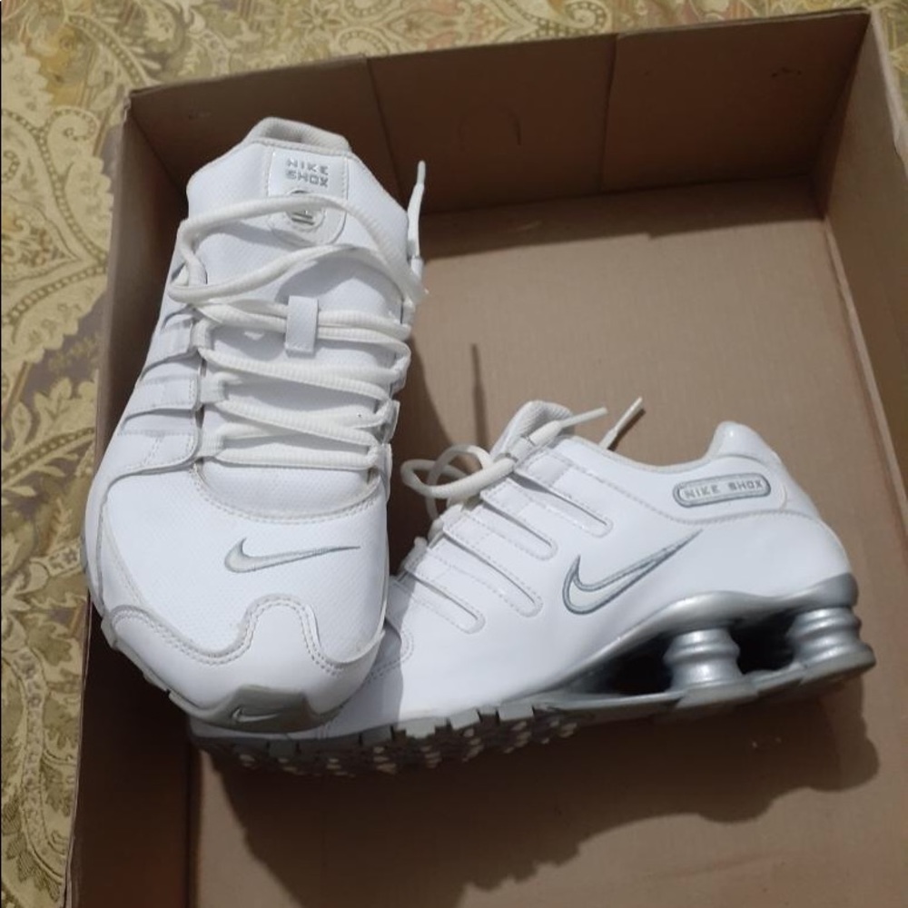 Women’s Nike shox 7.5(w)